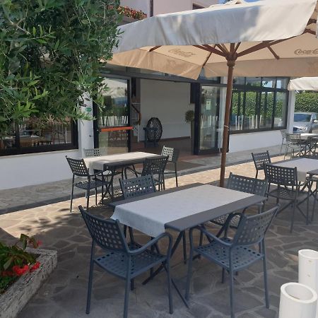 Hotel La Favorita Peschiera del Garda Luaran gambar