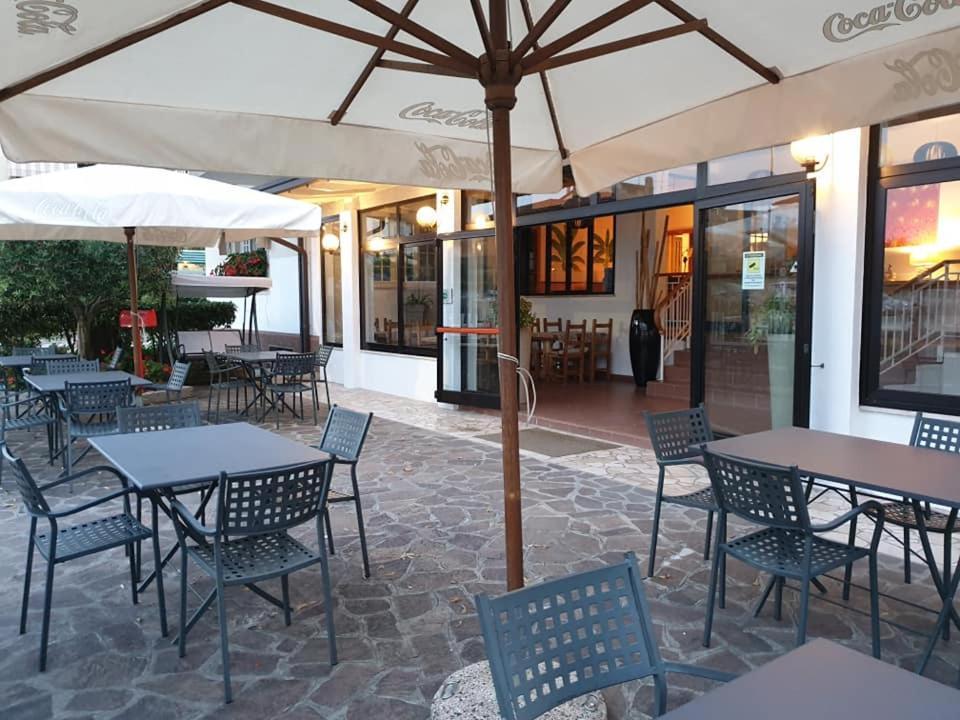 Hotel La Favorita Peschiera del Garda Luaran gambar