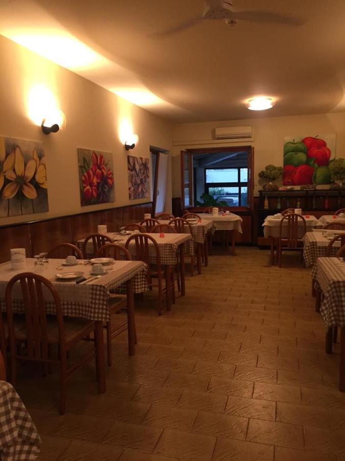 Hotel La Favorita Peschiera del Garda Luaran gambar